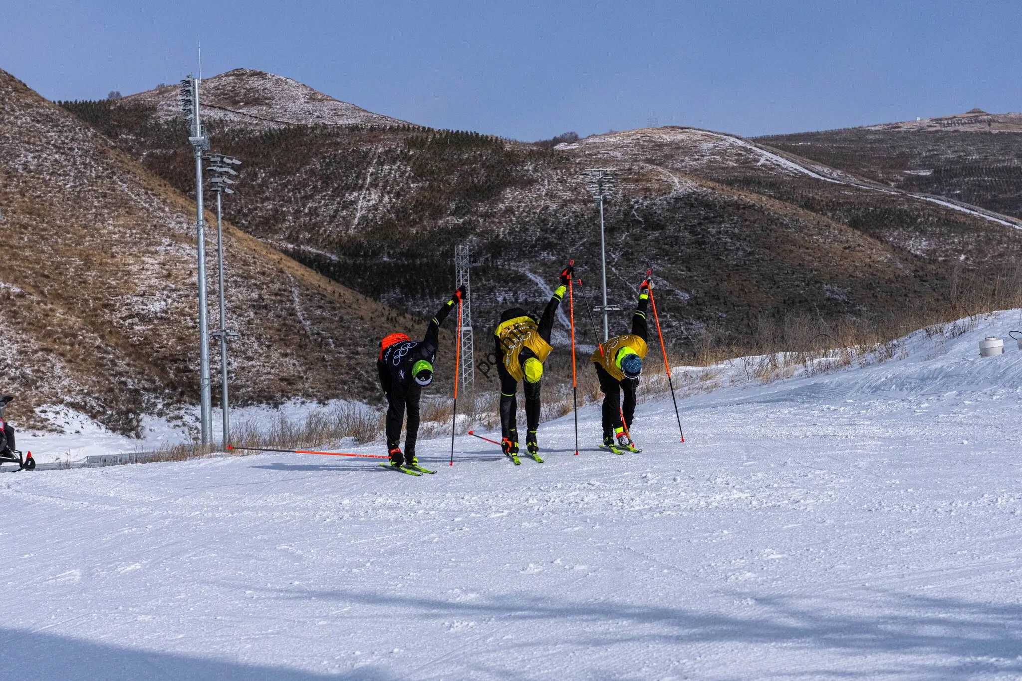 ورزشکاران درحال مرین روی رف