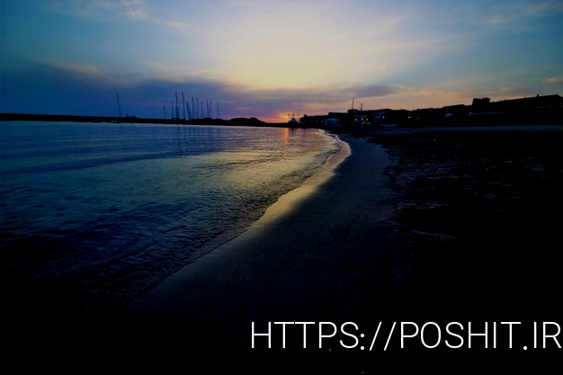 Free photo beautiful scenery of a beach during sunset under the breathtaking sky