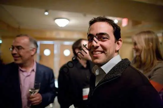 افراد حسابدار؛  سالار کمانگر، مهندس مقیم آمریکا