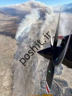 این عکس ارائه شده توسط اداره اطلاعات عمومی واحد CAL FIRE San Bernardino دود ناشی از آتش سوزی را نشان می دهد که چهارشنبه، فوریه فوران کرد.  16، 2022، در نزدیکی فرودگاه منطقه‌ای سیرای شرقی، درست خارج از شهر بیشاپ، کالیفرنیا، در دره اوونز، بر اساس گفته‌های اداره جنگل‌داری و حفاظت از آتش کالیفرنیا، یا Cal Fire.